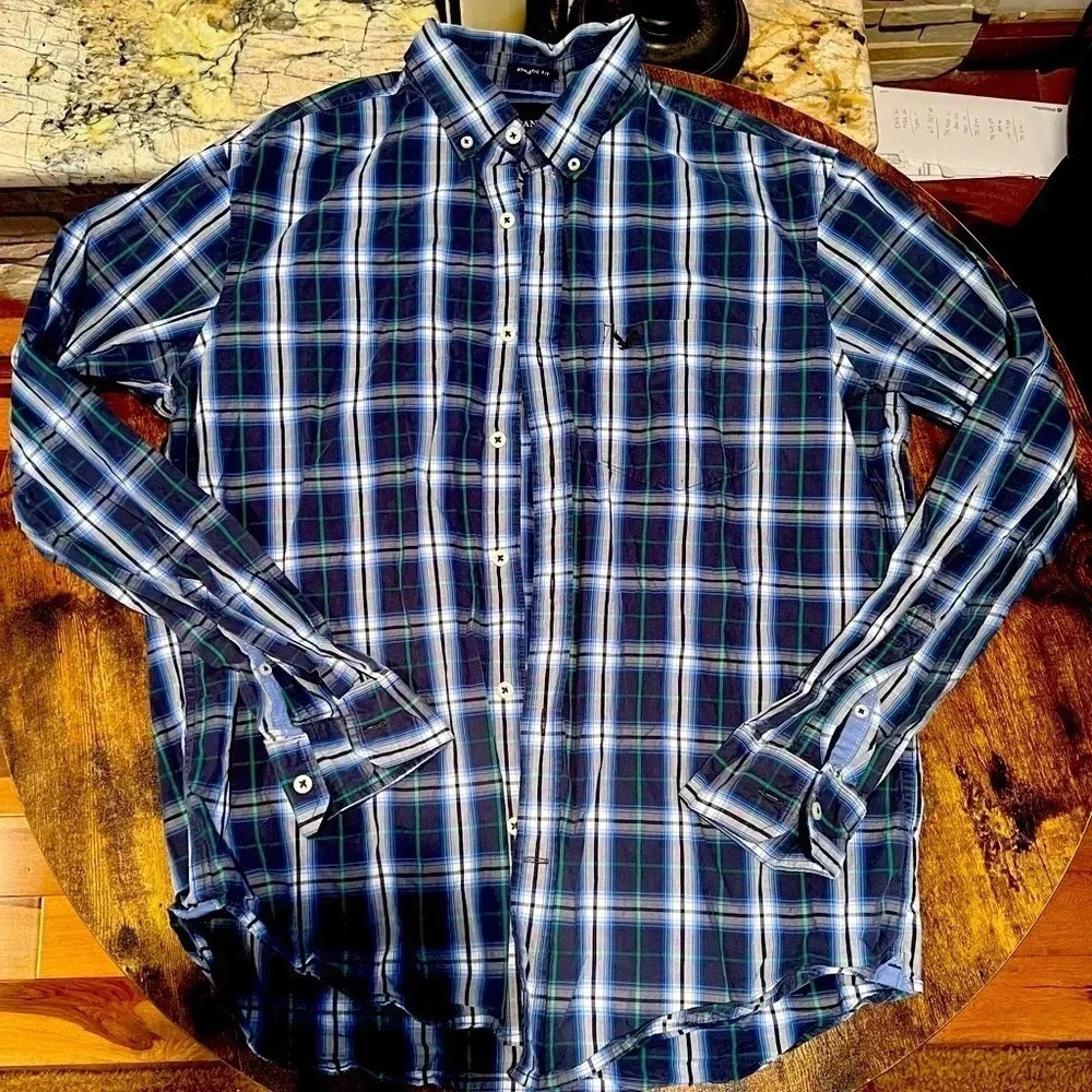 American Eagle Outfitters | athletic fit men’s shirt. Size: L